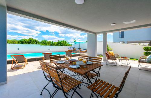 Modern Casa di Lucija with heated pool, near Airport, own parking - Foto 48