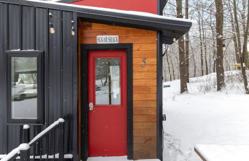 Maple Sugar Shack Tiny House with hot tub & river by Stowe - Foto 45