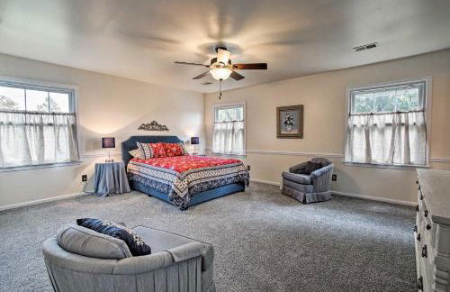 Remodeled Historic Farmhouse about 20 Mi to KC! - Foto 13