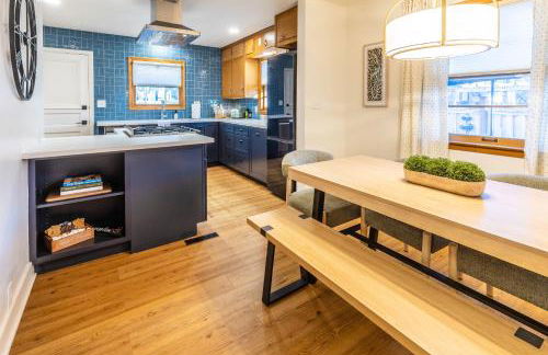 Family Retreat with Hot Tub, Game Room & Prime Location - Foto 19