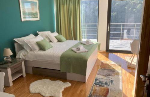 Beachfront Luxury Villa with Private Pool & Stunning Sea Views - Photo 13