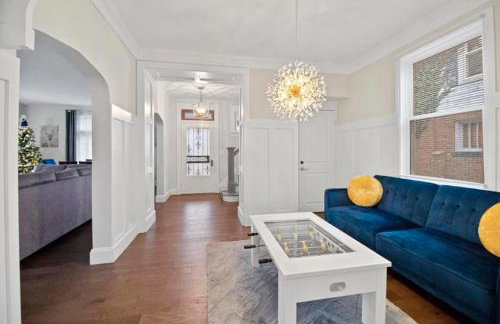 Main Street Oasis Pool and Hot Tub Sleeps 8 - Foto 5