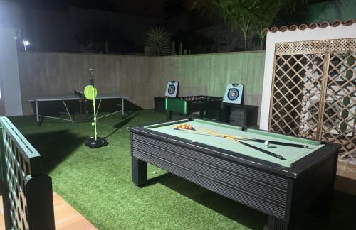 VILLA BLOSSOM in the beautiful area of Puerto Santiago Tenerife with 5 bedrooms for up to 10 guests private swimming pool and many other activities to entertain the family Secure parking for 2 cars and disabled access throughout - Foto 77