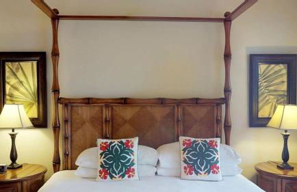 F211 Second Floor 3-bedroom Poolside Lanai - Foto 1