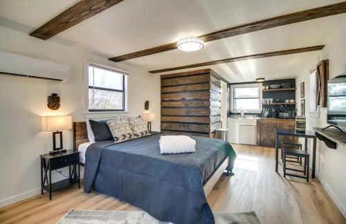 Tranquil Ozarks Studio Retreat with Woodland Views, Near Fishing, Hiking & Gentry, AR - Foto 1