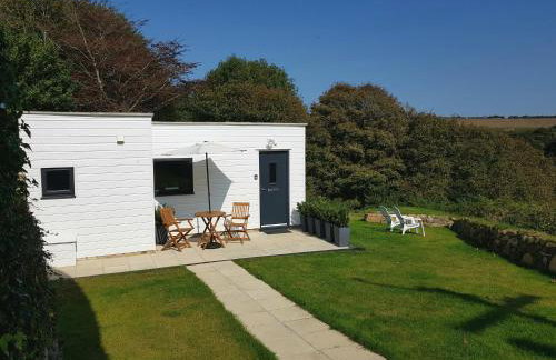 Hillside Studio - Photo 18