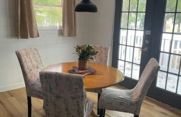 Sister Lakes Lakeside House - Sleeps 16 - Foto 20