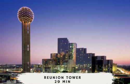 DFW Getaway - 4 Bedrooms Pool Oasis Media Room - Photo 47