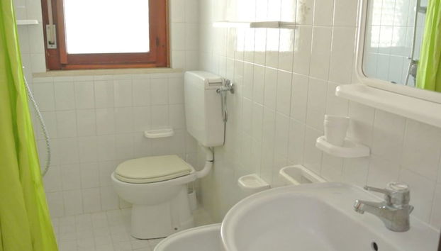 Cozy and Comfy Flat for 4 in Lignano Sabbiadoro - Foto 5, Baño