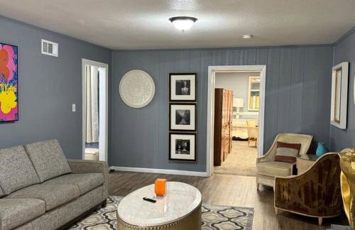 Stylish Remodeled 23 Large beds Near Elvis Presley - Foto 59