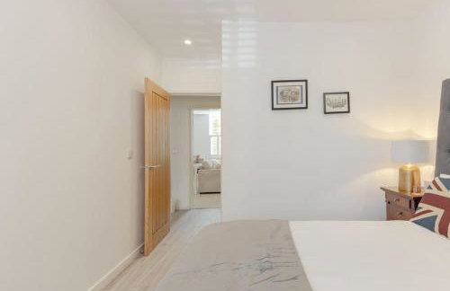 Elegant Epsom Family - Photo 15