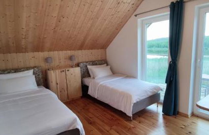 Jeziorosfera. Stodoła przy wodzie. - Foto 16