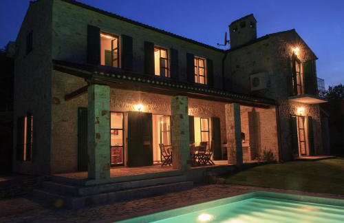 Spacious villa with 10x5m pool, aircon. Rural retreat, stunning views. - Foto 12