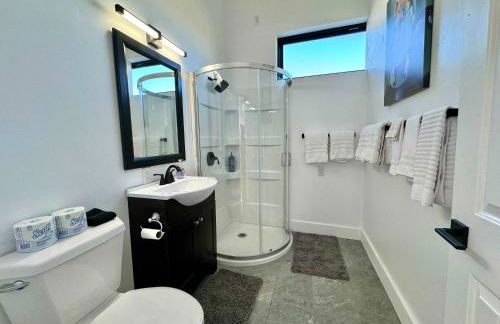 New Ultra-Modern Home Overlooking the Lake - Foto 20