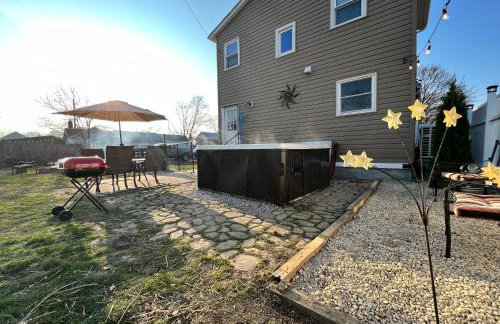 Cottage near Cedar Point and downtown Sandusky - Photo 1