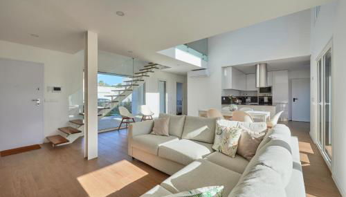 Aroeira Villa w/ Pool near Beach, By TimeCooler - Foto 3