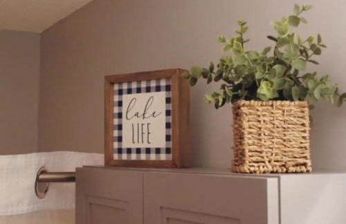 Modern Condo Central Huron Boat Basin Area - Foto 8