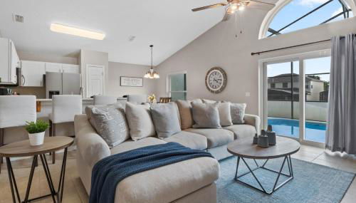 Family Retreat w/ Pool & Foosball, 8.5mi to Disney! - Foto 2