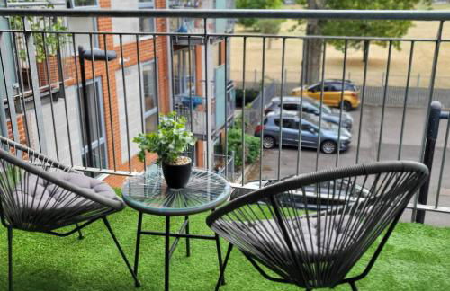 Free Parking Large Balcony Central Location - Foto 8