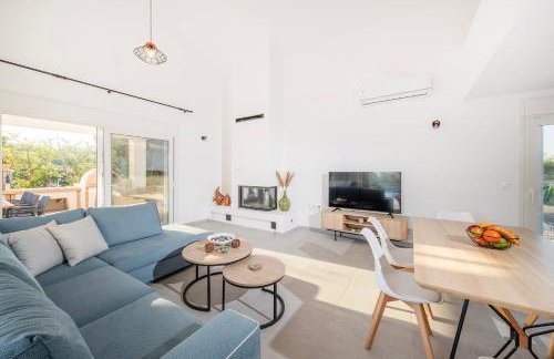 Villa Ami, Roda, Corfu: 10 guests, heated pool, private mini golf, pool table & more!! - Foto 23