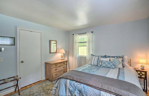 Stockbridge Home Walk to Town Beach! - Foto 15