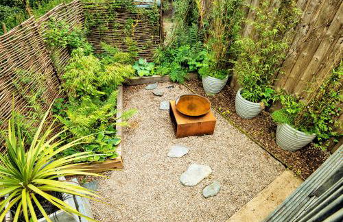 Modern and Stylish WoodHous - Photo 34