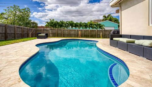 Tranquil Retreat with HEATED POOL Minutes to the Beach - Foto 2