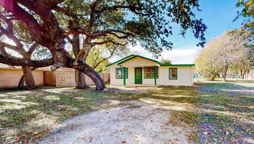 Bay Breeze - Photo 1