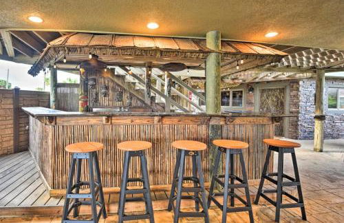 Chic Home: Ocean Views, Hot Tub & Game Room! - Foto 40