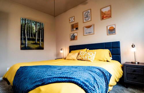 Eat-Sleep-Stroll-Repeat! Walkable Midtown 2BR Home - Foto 2