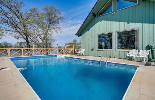 Love Lake Retreat with Hot Tub in New Richmond! - Foto 30
