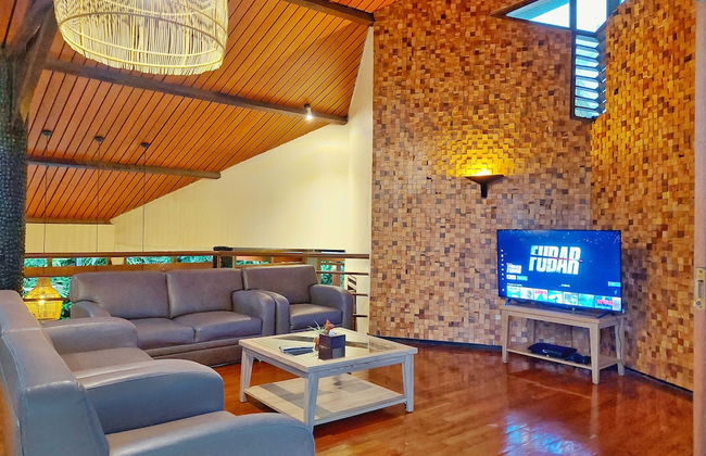 Villa 4-BR Klub Bunga No. 8 Batu Malang - Foto 7