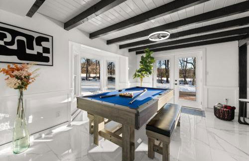 NEW Modern Barrel Getaway HOT TUB & Game Room - Foto 39