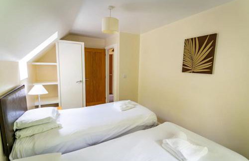 Denstone, woodland lodge with hot tub for 8 - Foto 5