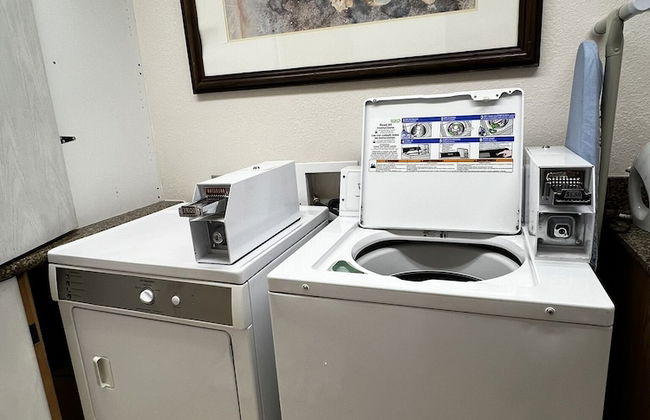 Canyon Plaza Premier Studios and Apts - Foto 16