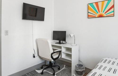 Urban Retreat - Free Parking, WiFi, Walk to Stadium - Foto 29