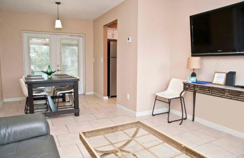 3 Bedrooms 2 Baths Pool Home available for LONGER STAYS!!! - Foto 13