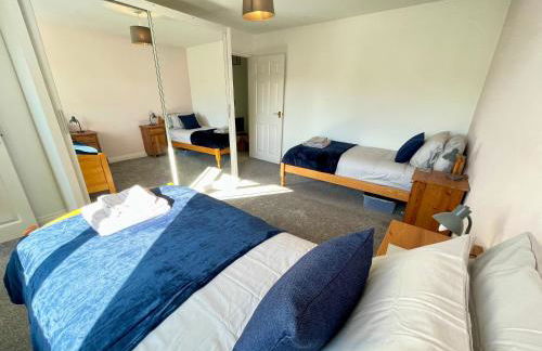 Large 5 bed detached house near Stansted Airport with Parking for 2 vehicles! Stansted Stays - Foto 15