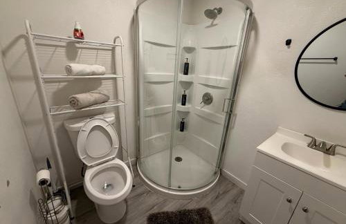 Vegas Apt 8 Mins to The Strip - Free Parking - Foto 14