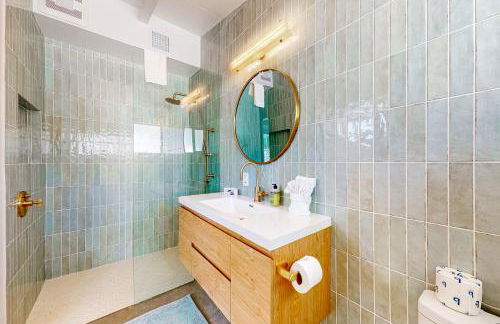 Remodeled midcentury charmer with private salt water pool spa and mountain views - Foto 14