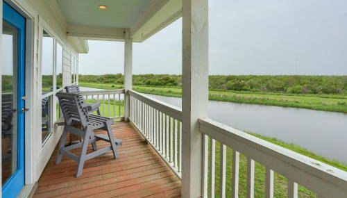 Steps to Bolivar Beach Home with Deck and Grill - Foto 3