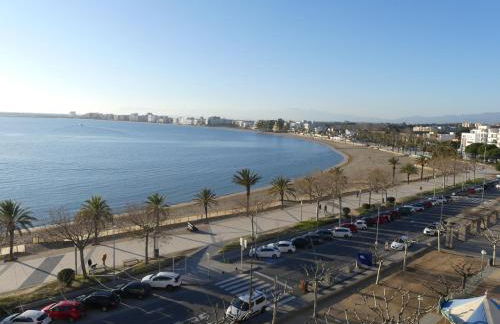 Atico of 3 rooms, total 130m² just for you with a 60 m² terrace, swimming pool, mountain and marina view. - Photo 26