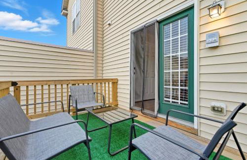 Entire home in prime Raleigh with community pool, dog park and golf course - Photo 36