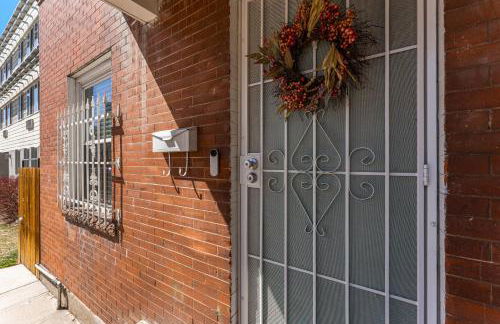 HOT TUB Firepit Pool Table Patio Cozy Downtown Denver - Foto 17