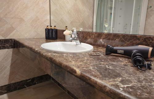 Frontline 2 bed apartment, San Pedro de Alcántara - Photo 23