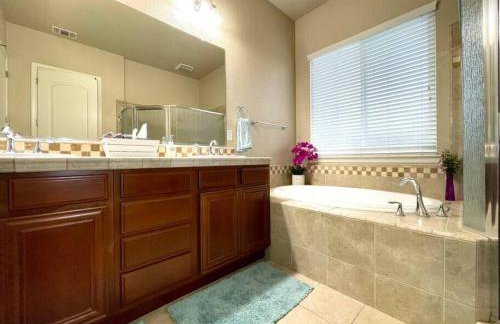 One Story Pet & Family Friendly Fireplace - Foto 37