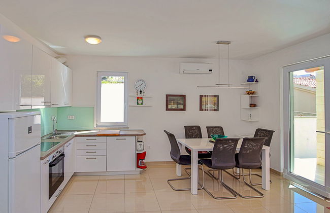 Claudia 1 - Photo 10