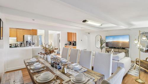 Entire Private Home with 3 Bedrooms, Gated Yard, Parking, King Bed, Available Now - Foto 3