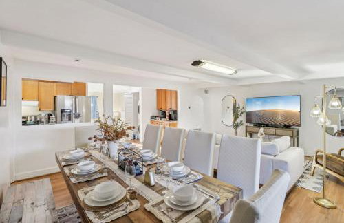 Entire Private Home with 3 Bedrooms, Gated Yard, Parking, King Bed, Available Now - Foto 3