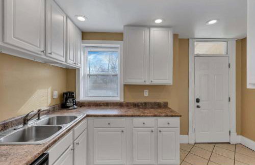 Your Central Columbus Retreat Awaits 5 BR 2 Bath - Foto 2